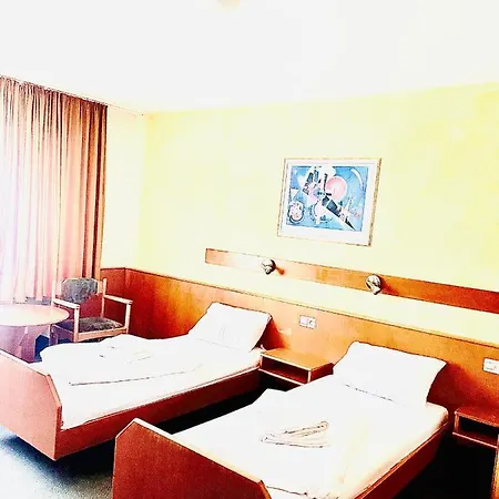 Hotel Mc *