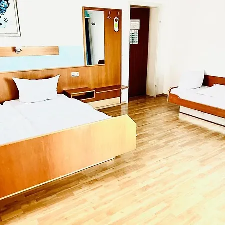 Hotel Mc *